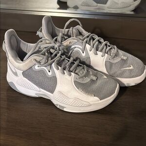 Basketball shoes